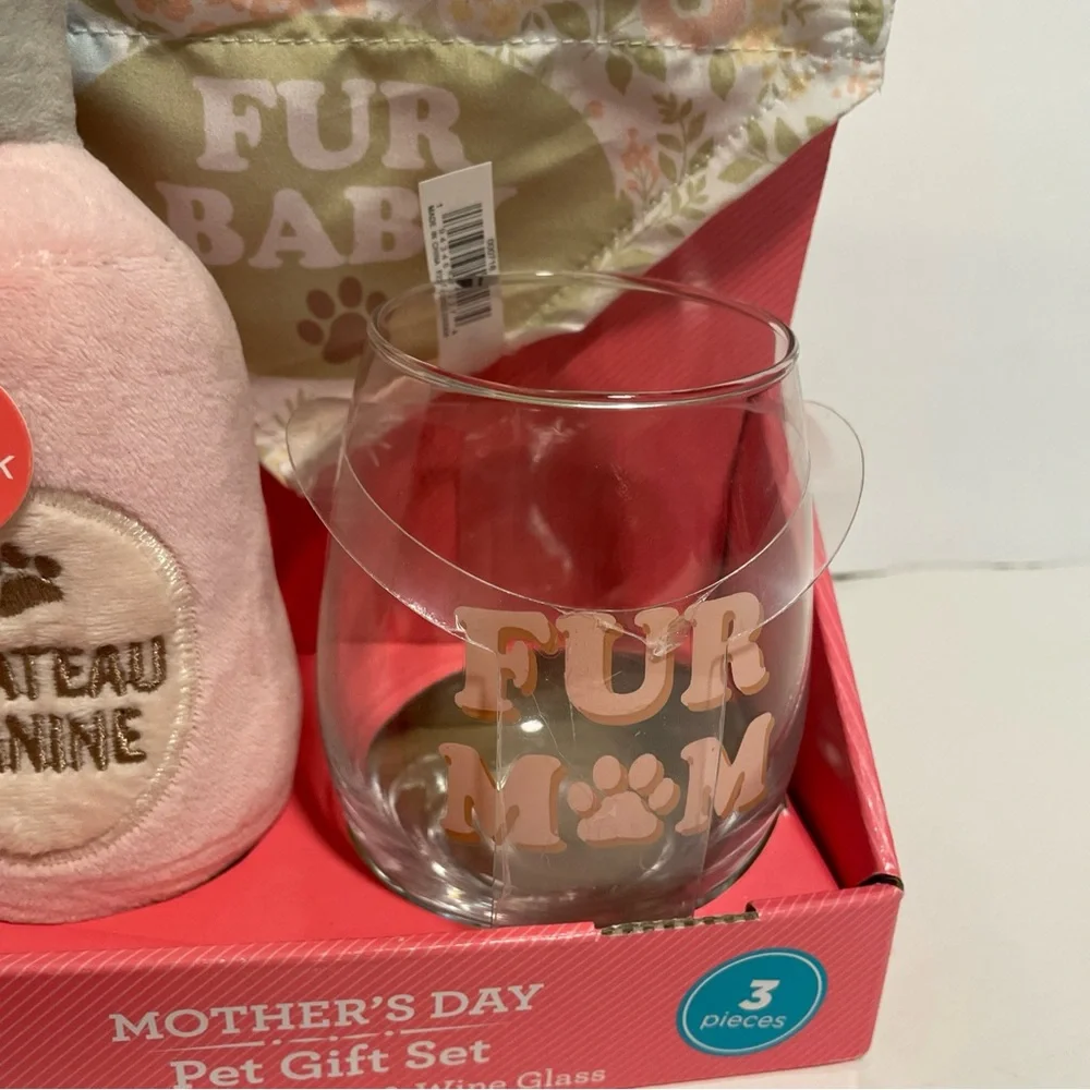 Vibrant Life Pet Mother's Day Gift Set Dog Squeak Toy Bandana Wine Glass - New